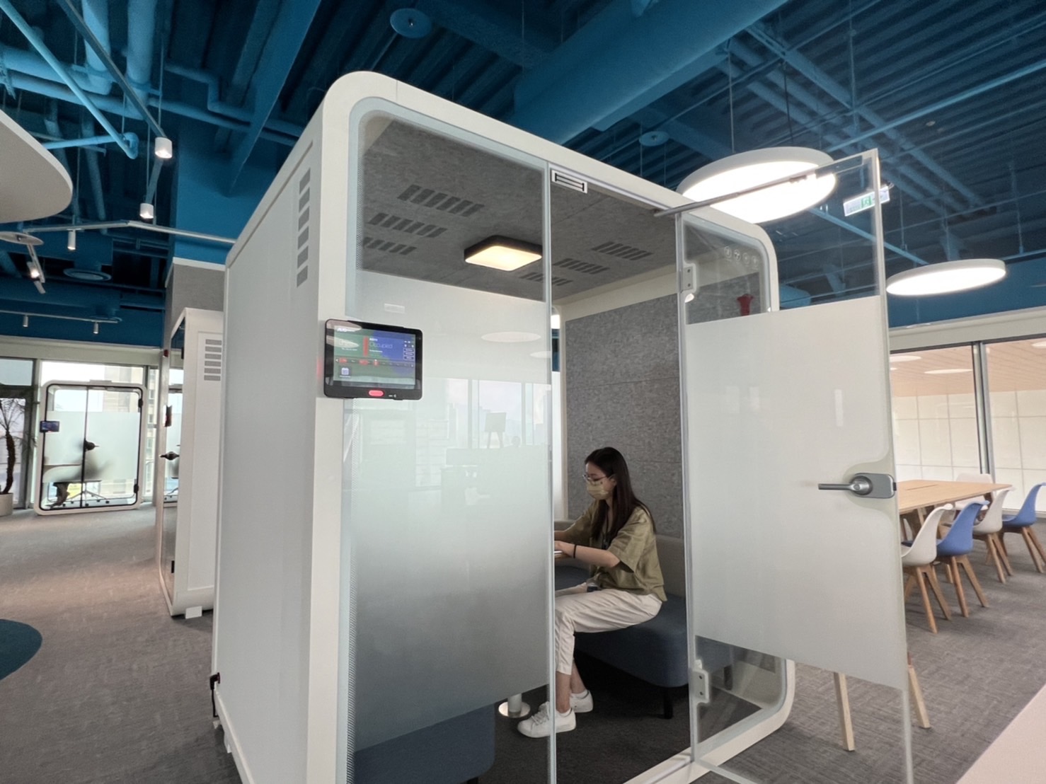 友達高雄據點的智慧行動辦公艙，展現友達在面板以外的研發應用軟實力