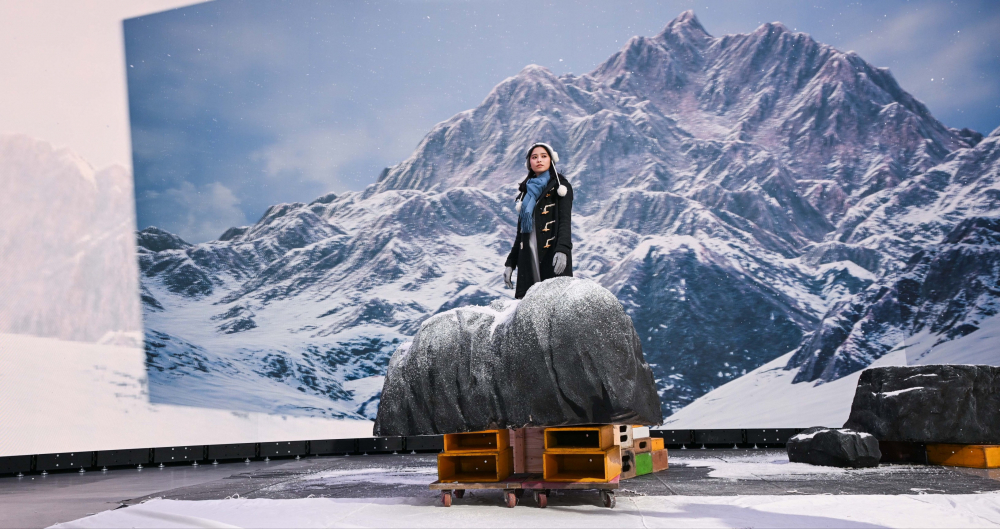 友達顯示屏專業調校技術與專案安裝經驗，使顯示屏呈現創作者想表達的精緻內容，讓表演者有沉浸式臨場感使演出逼真