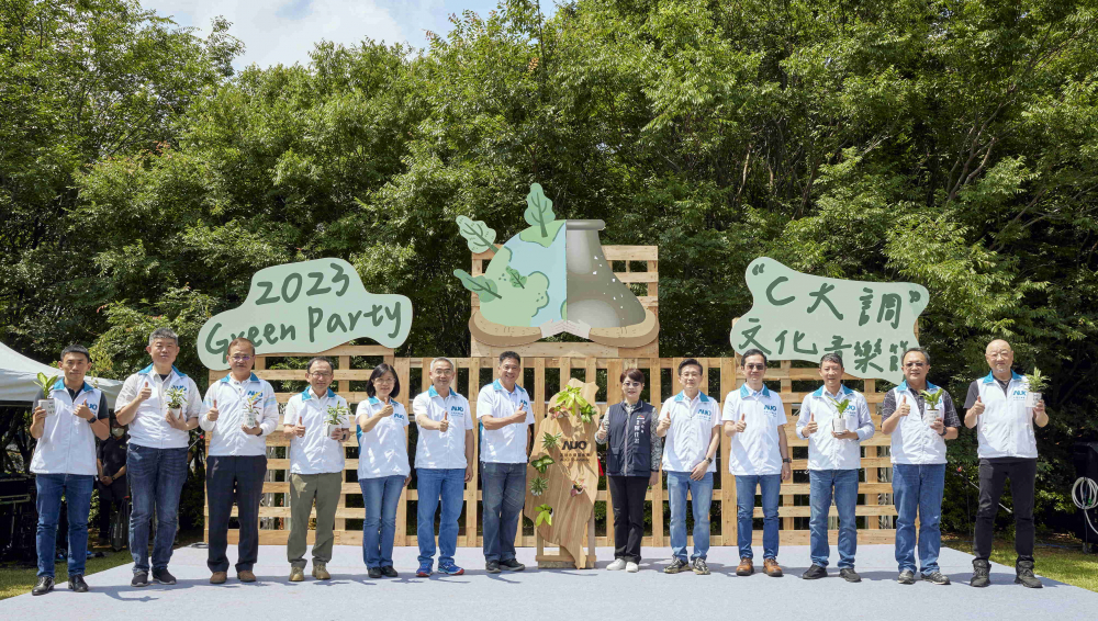 友達光電攜手供應商夥伴及台中市政府，共同倡議及推廣加樹減塑、節能減碳的淨零綠生活