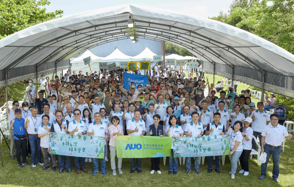 友達永續基金會號召企業志工、在地鄰里、產官學和供應商夥伴齊聚一堂，攜手植樹護樹，以行動實踐對環境友善的承諾