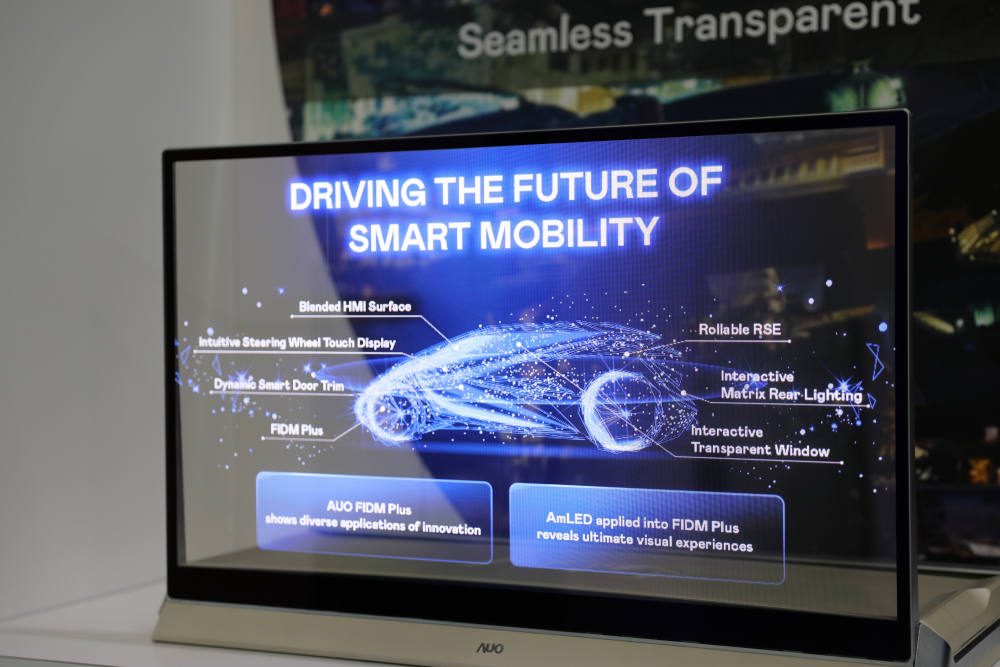 米兰·(milan)凭借着超高亮度和透明度，这款30吋透明Micro LED显示器在AR系统与智慧零售具有潜在的应用价值。