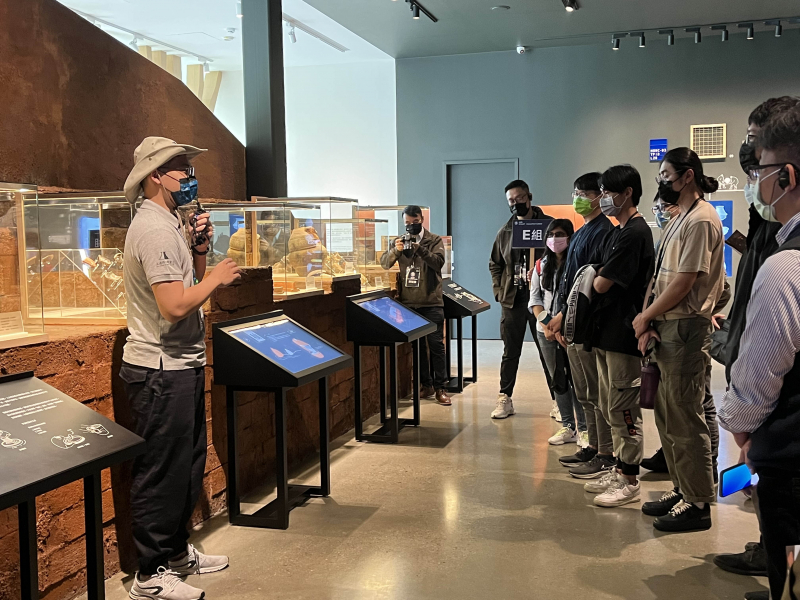 友達招募員工為文化志工，擔任文化館導覽大使，積極推廣文資保存、文史教育