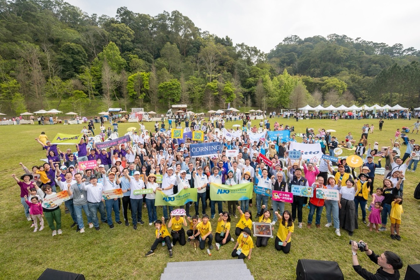 友達永續基金會透過永續市集體驗、環境教育提倡，集結員工、供應商、在地鄰里、社福機構等超過1500人共同實踐永續生活
