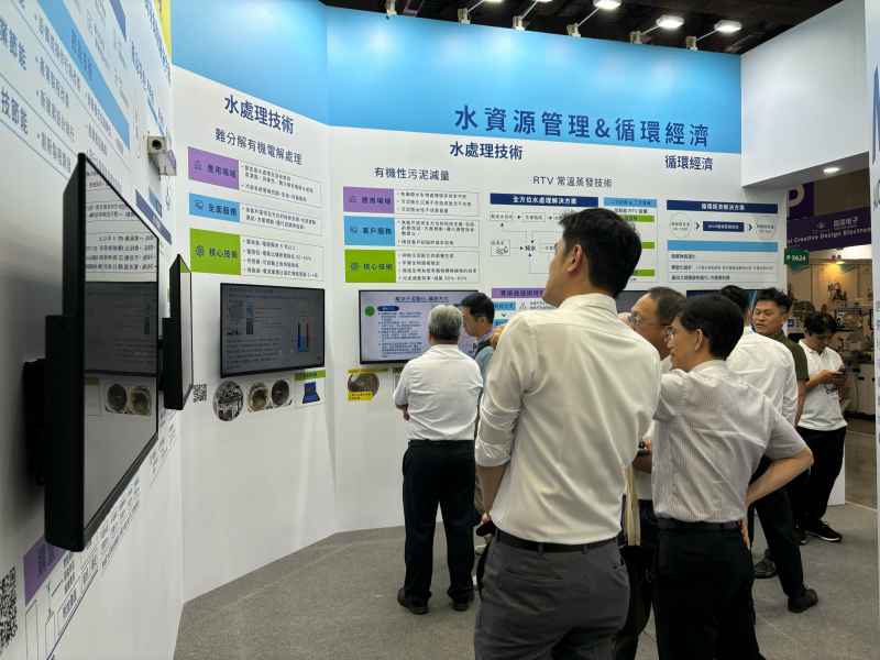 友達以深厚的智慧製造經驗發展永續戰略，積極延伸價值鏈，轉化成可供外界使用的綠色智慧服務，進軍SEMICON Taiwan 2024，提供半導體產業鏈打造AI世代的永續即戰力。