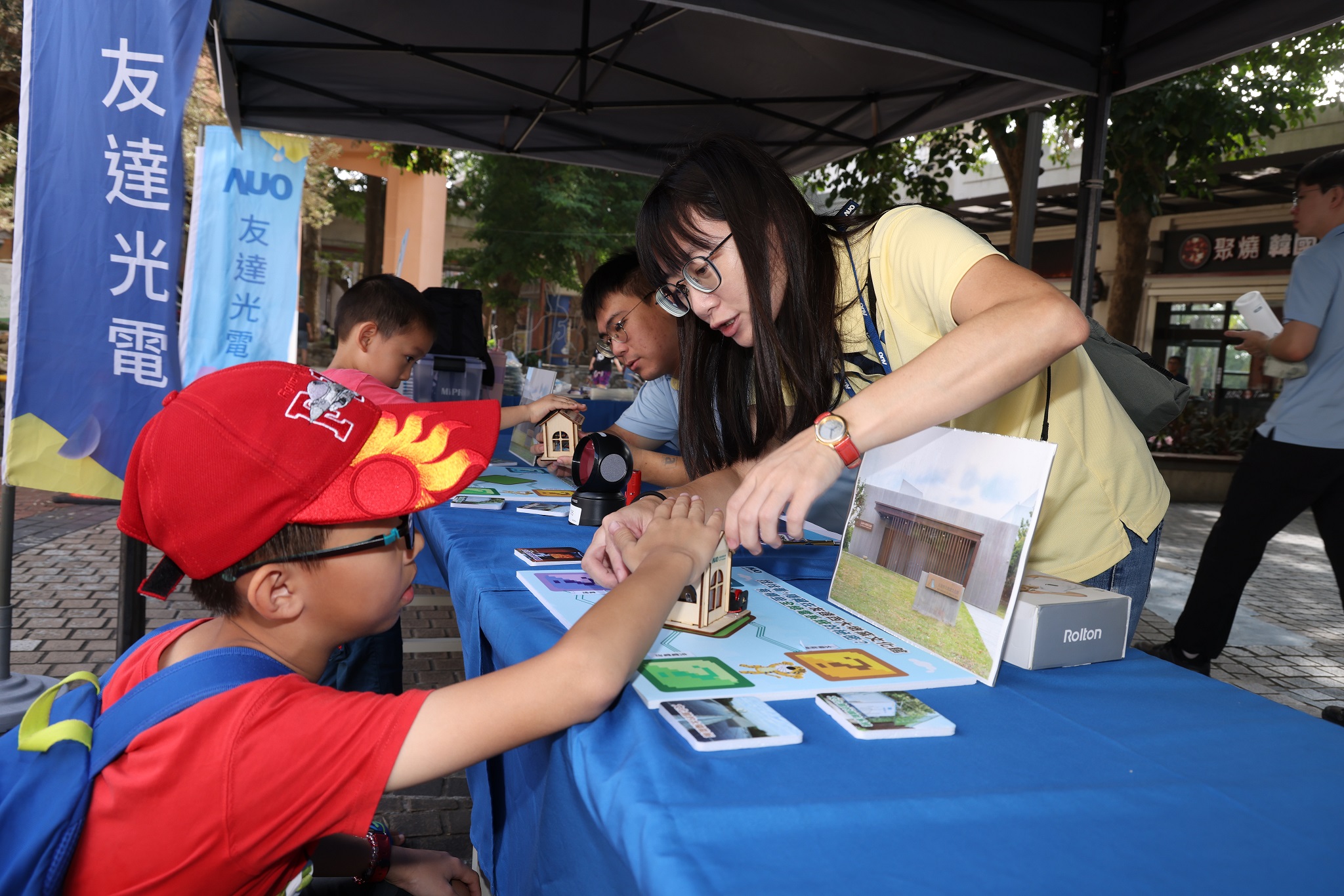 友達投入永續素養教育多年，從自身的環境教育場域走入校園、各式活動現場，合作夥伴亦擴及到NGO、公部門與供應鏈，豐碩成果獲「社會共融領袖獎」