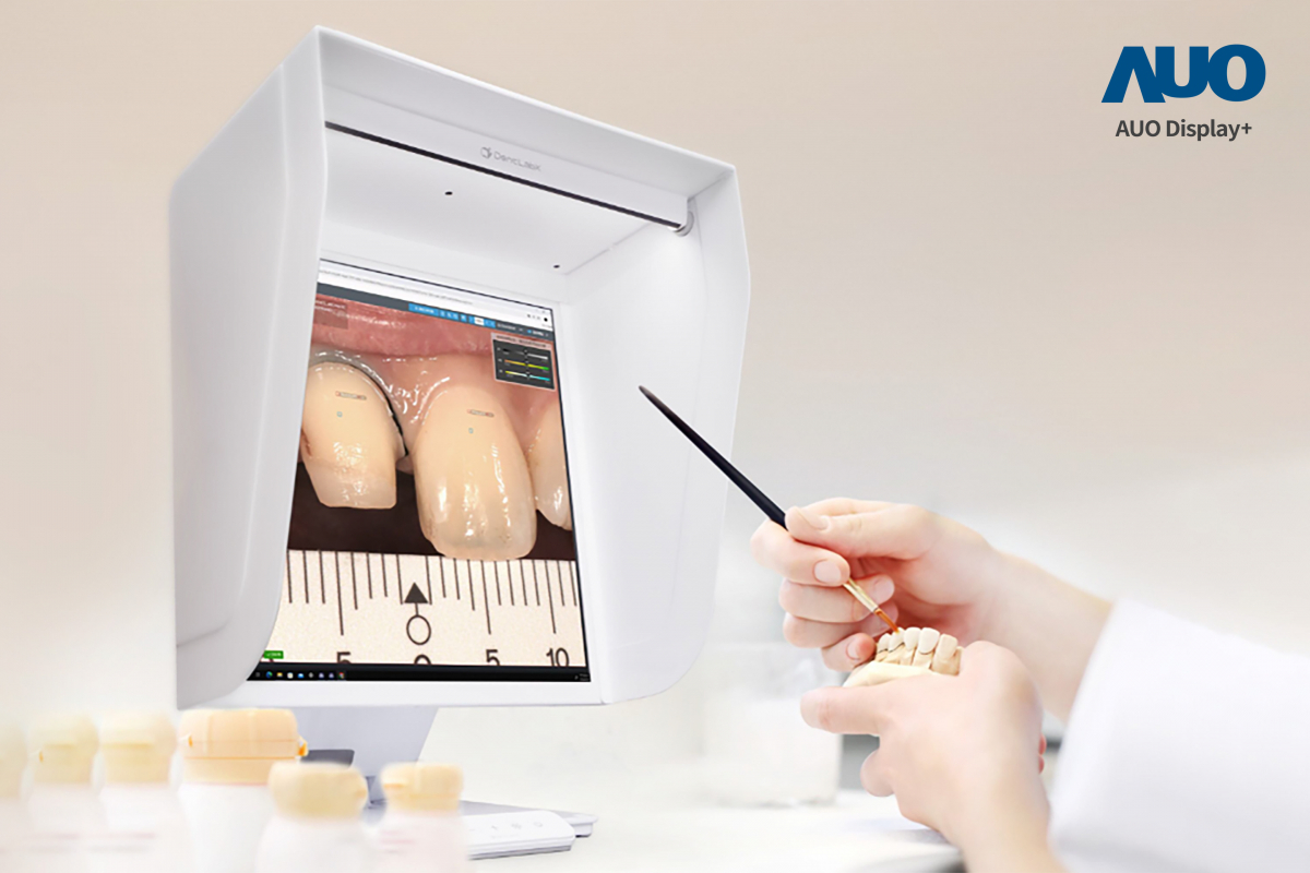 達擎智慧牙科比色解決方案獲得2025智慧顯示應用大賞之智慧醫療獎，透過獨家色彩還原運算及AI技術，以搭載友達A.R.T.先進抗反光顯示器，擬真還原影像，提升假牙製作效率並大幅降低重製率