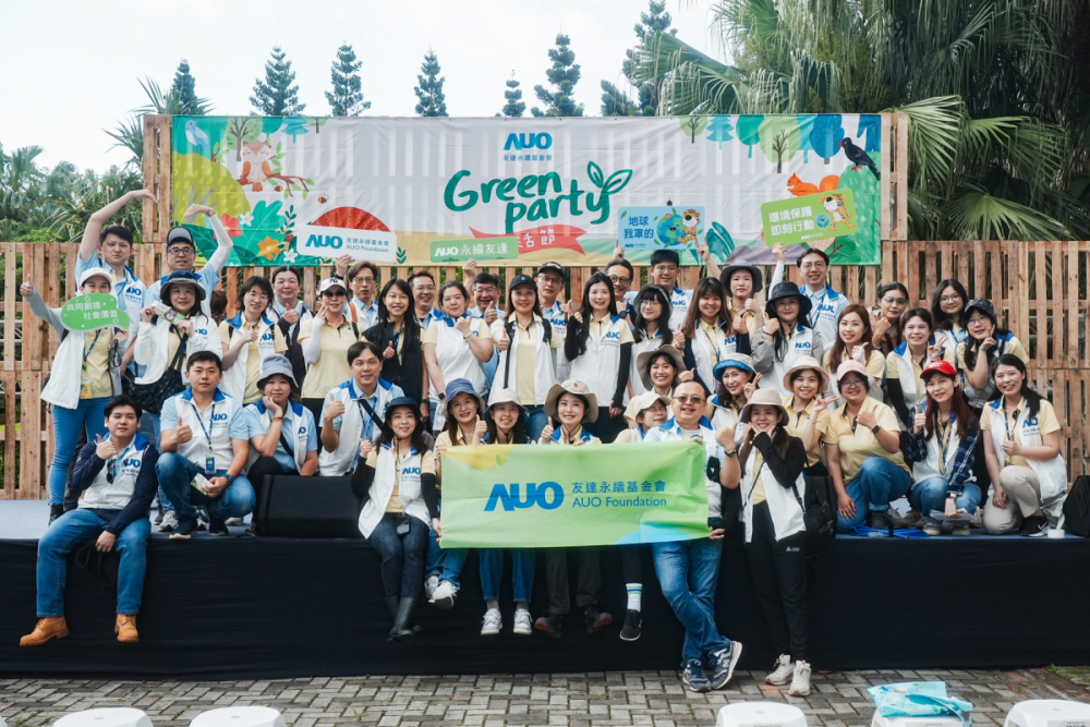 友達積極推動低碳轉型、節能減碳與減塑行動，落實環境承諾與社會責任，榮獲「台灣百大永續典範企業獎」