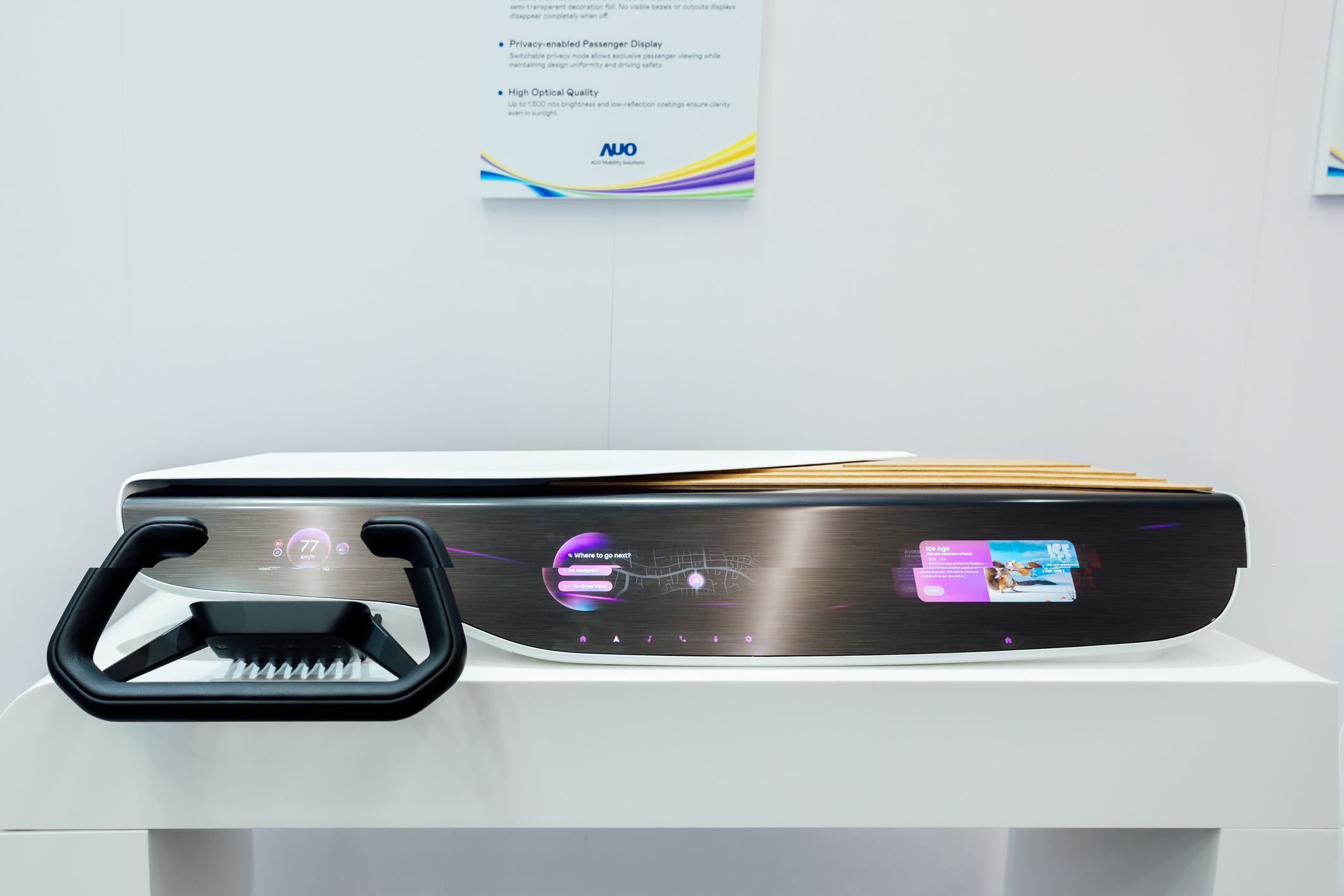 Horizon Intelligent Dash将仪表板、中控信息显示器及乘客信息显示器整合为一个无缝接口，营造端到端的一体化大尺寸显示效果，并透过米兰·(milan)智慧行动所开发的域控制器启用AI驱动，支持讯号实时诊断与智能空调控制。